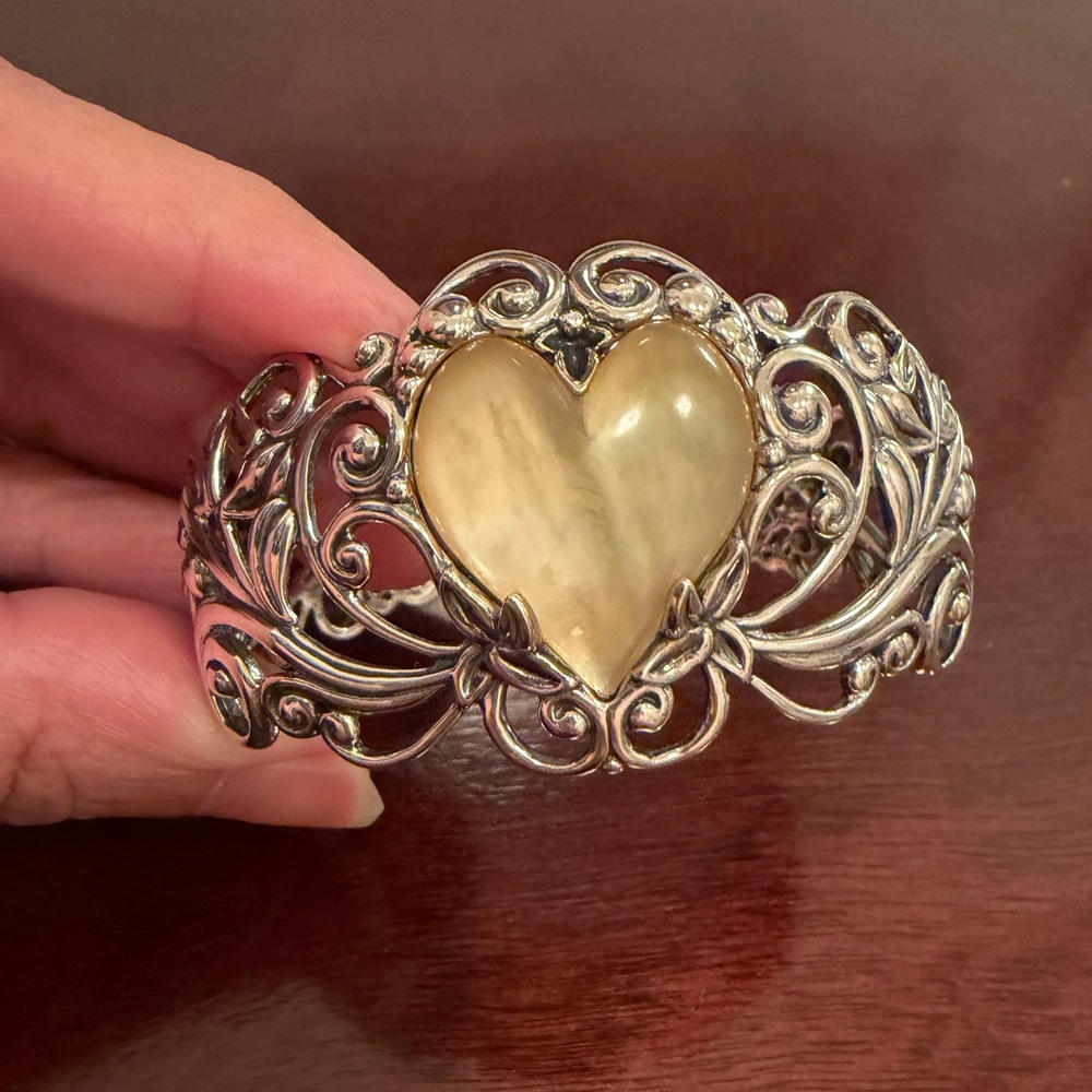 CAROLYN POLLACK STERLING SILVER
MOTHER OF PEARL heart CUFF
BRACELET, adjusts